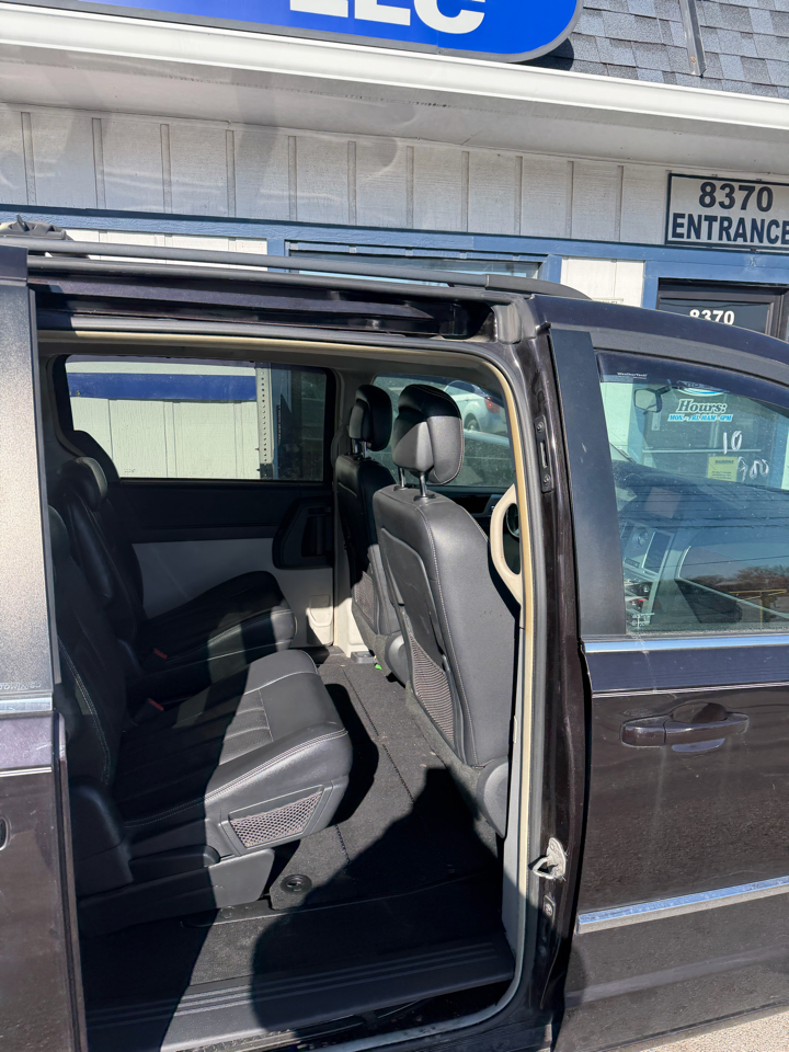 Chrysler Town & Country Touring Plus 2010