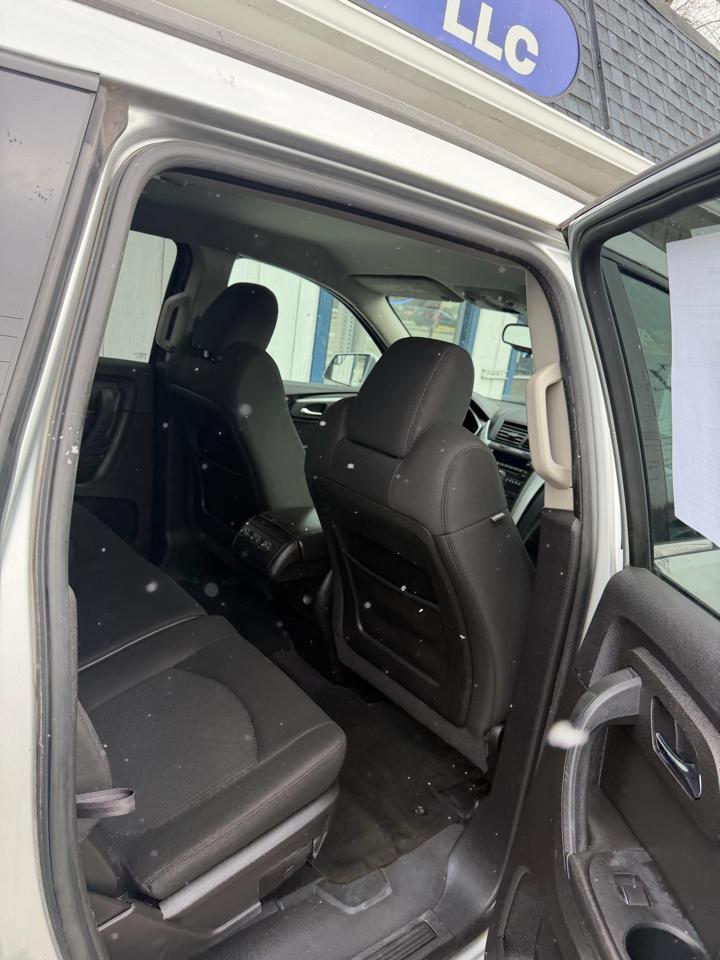 Chevrolet Traverse LT FWD 2011