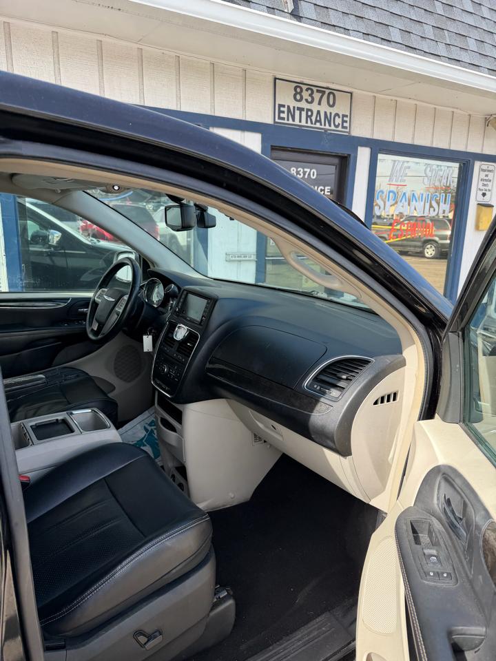 Chrysler Town & Country Touring-L 2014