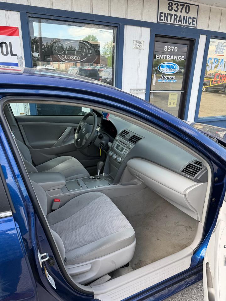 Toyota Camry Base 6-Spd AT 2011
