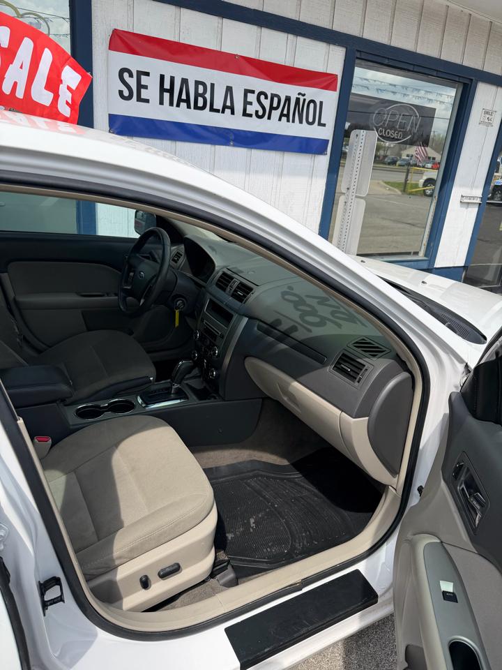 Ford Fusion Hybrid Sedan 2011