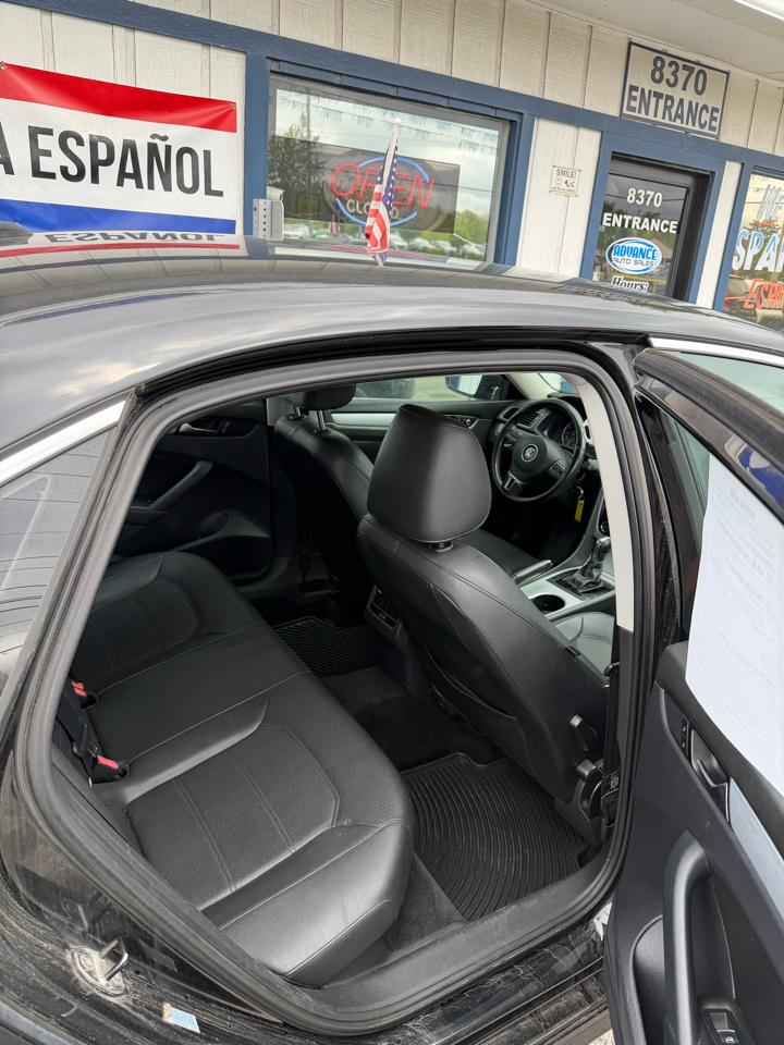 Volkswagen Passat 2.5L SE AT 2013