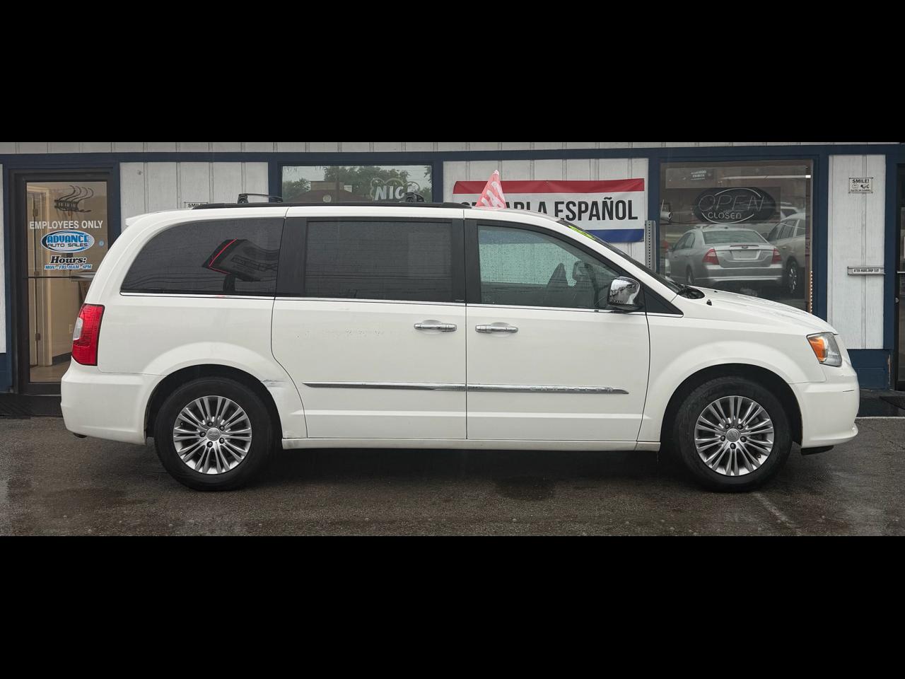 2013 Chrysler Town & Country Touring-L's photo