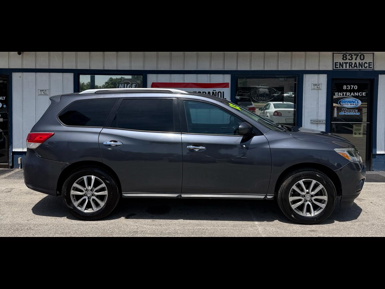 2013 Nissan Pathfinder SV 4WD's photo