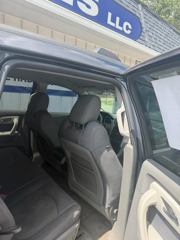 Chevrolet Traverse LS FWD w/PDC 2012