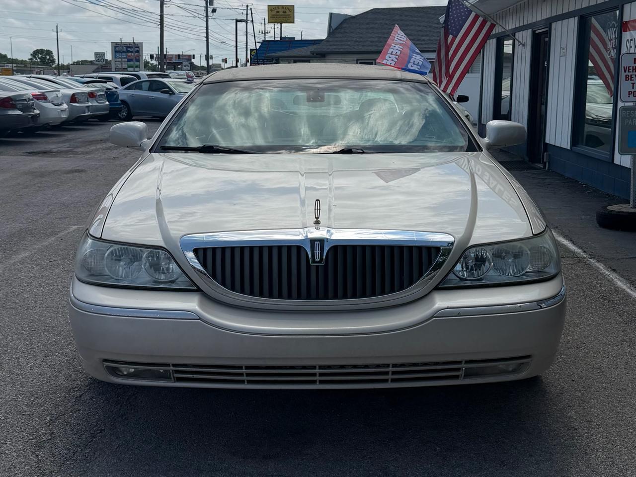 Lincoln Town Car Signature 2003