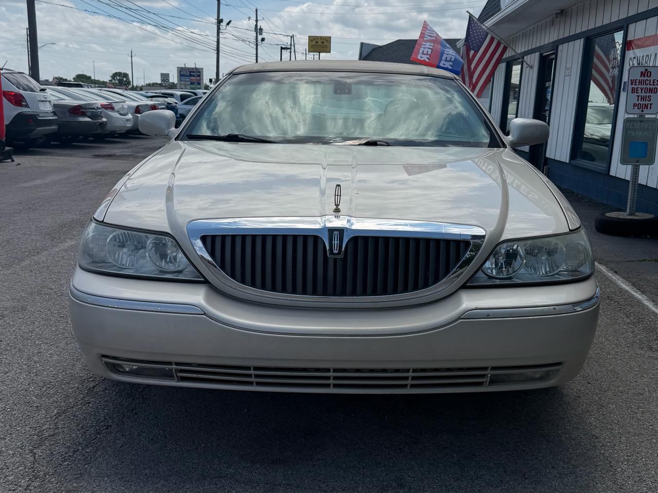 Lincoln Town Car Signature 2003