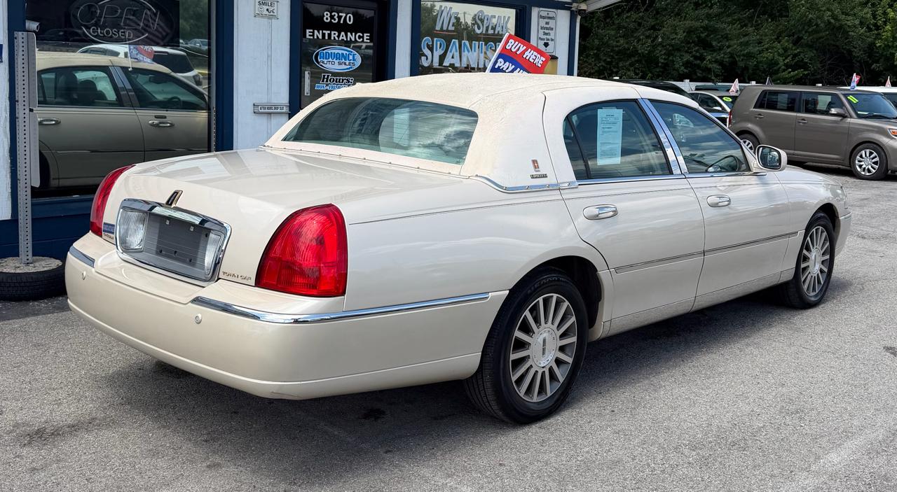 Lincoln Town Car Signature 2003
