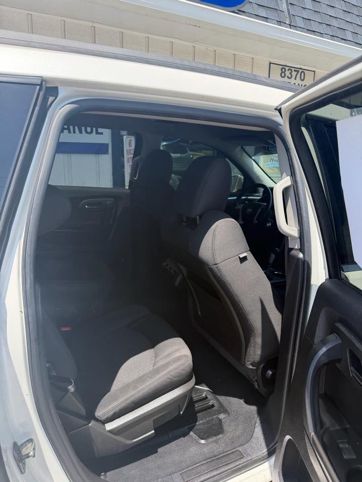 Chevrolet Traverse LT FWD 2011