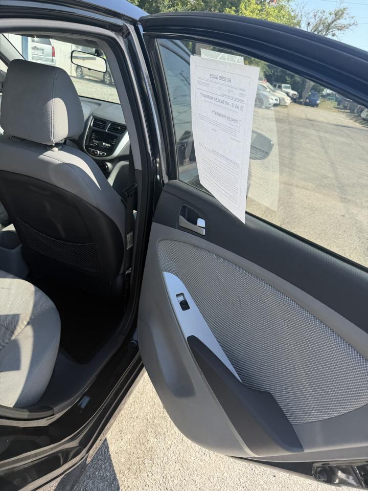 Hyundai Accent GLS 4-Door 2012