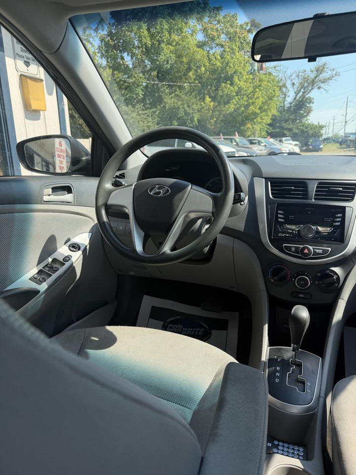 Hyundai Accent GLS 4-Door 2012