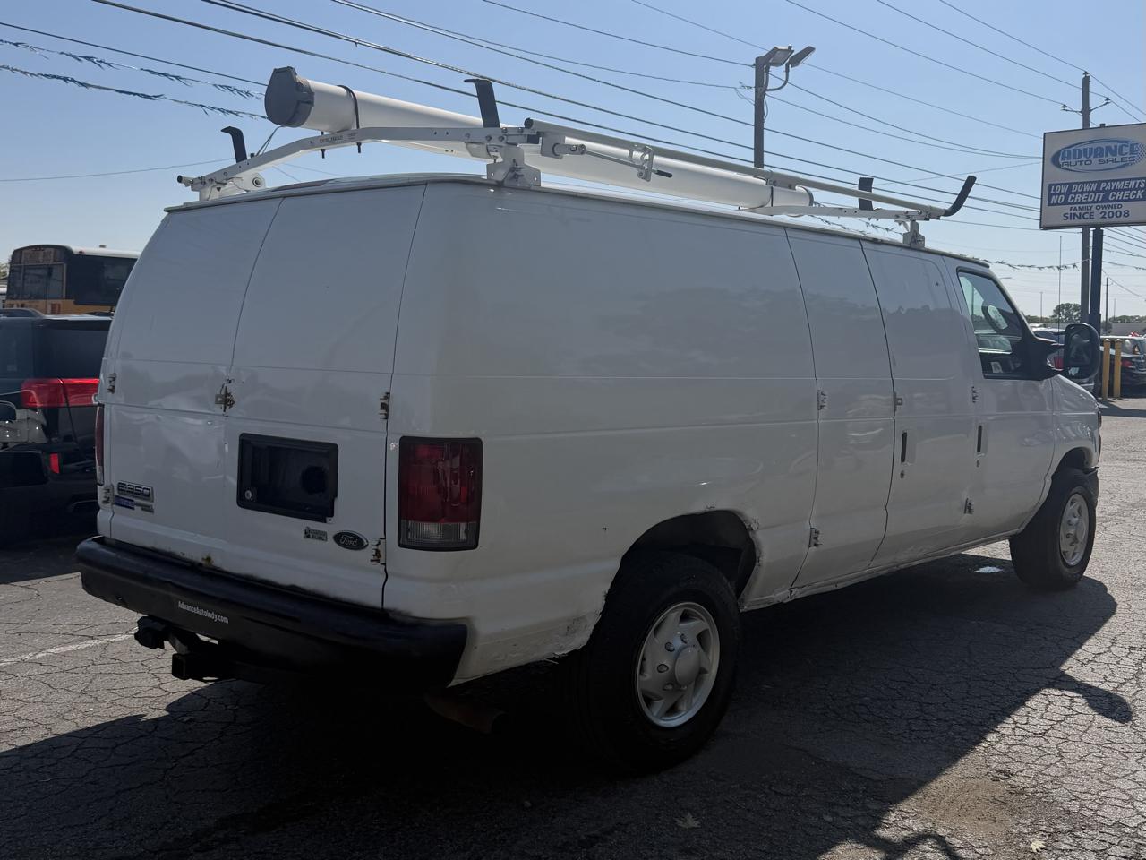 Ford Econoline E-350 Super Duty 2011