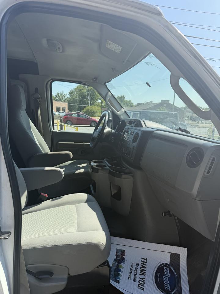 Ford Econoline E-350 Super Duty 2011