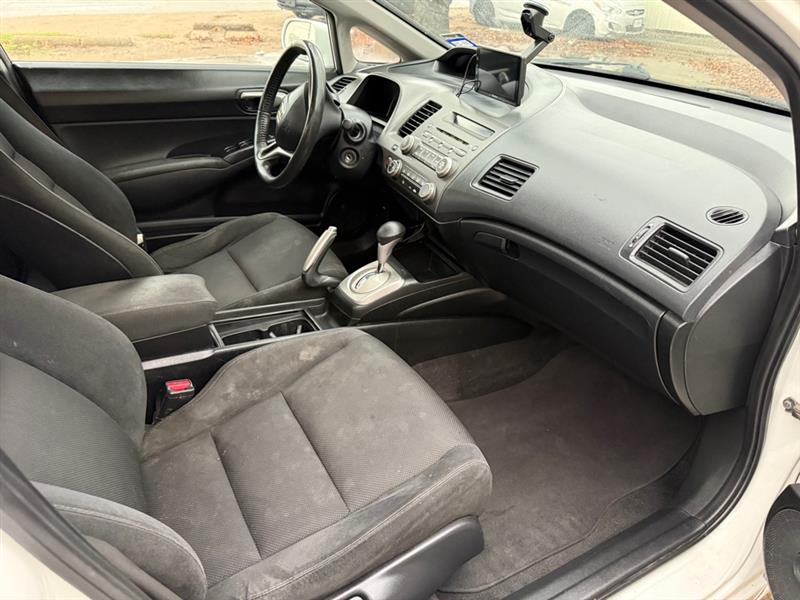 Honda Civic LX-S Sedan 5-Speed AT 2011