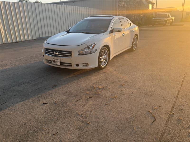Nissan Maxima S 2010