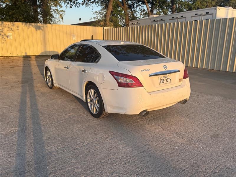 Nissan Maxima S 2010