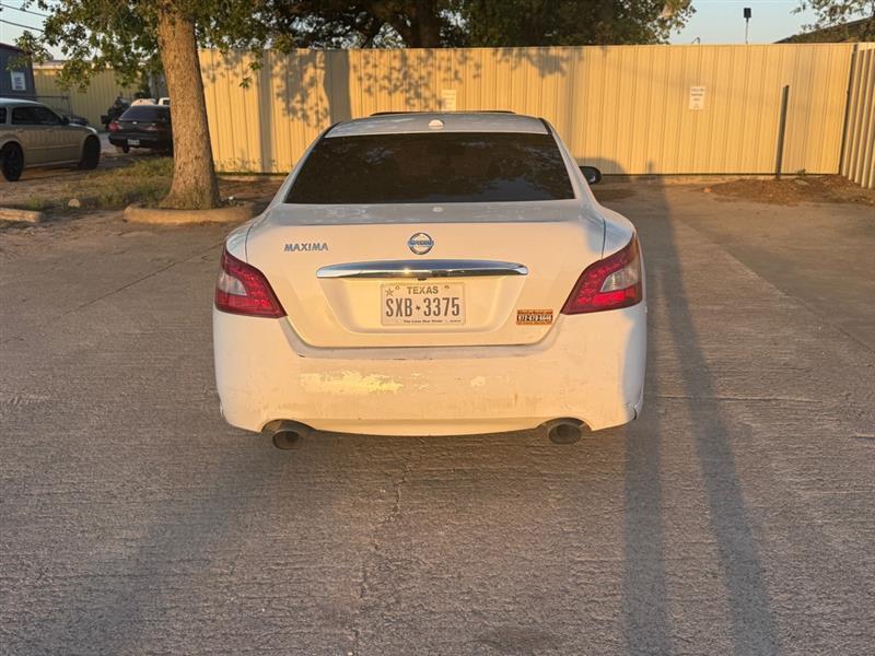 Nissan Maxima S 2010