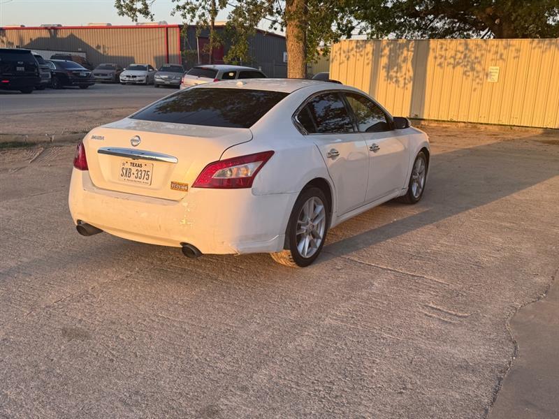 Nissan Maxima S 2010