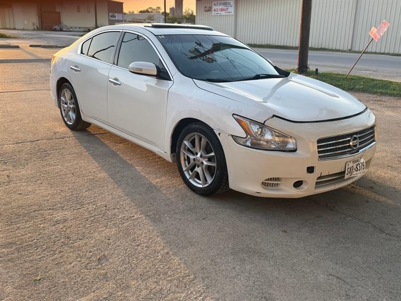 Nissan Maxima S 2010