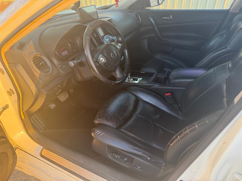 Nissan Maxima S 2010