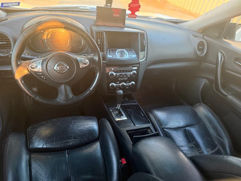 Nissan Maxima S 2010