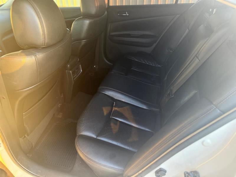 Nissan Maxima S 2010