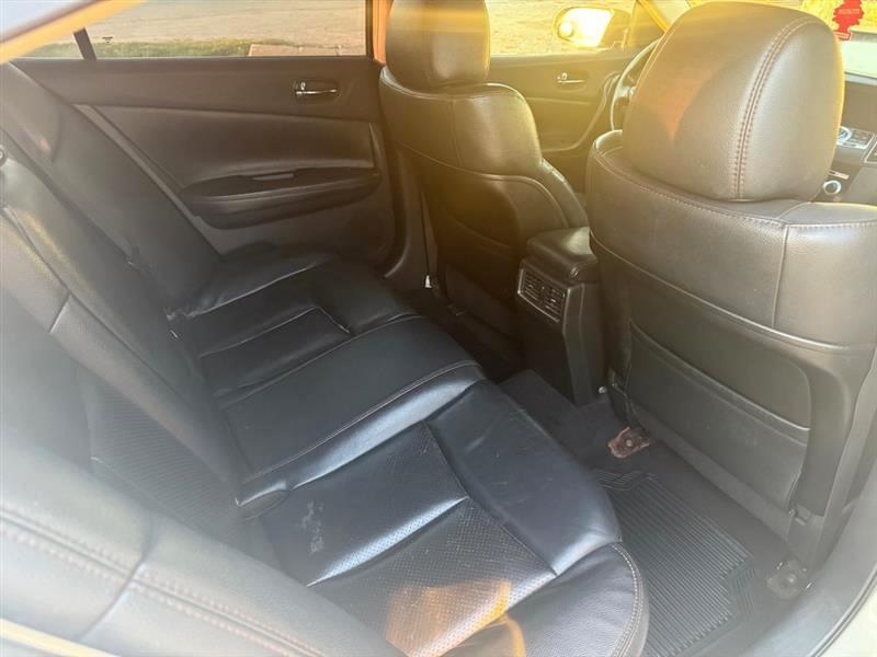 Nissan Maxima S 2010