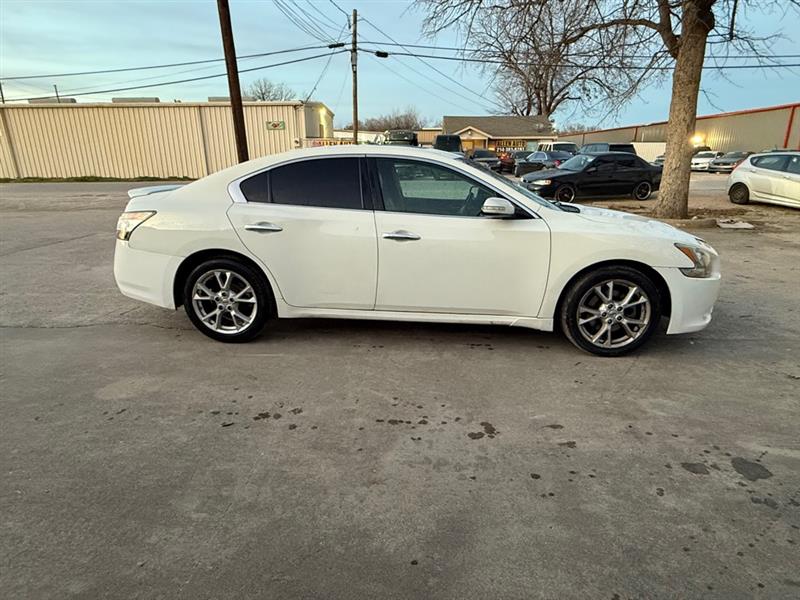 Nissan Maxima S 2012
