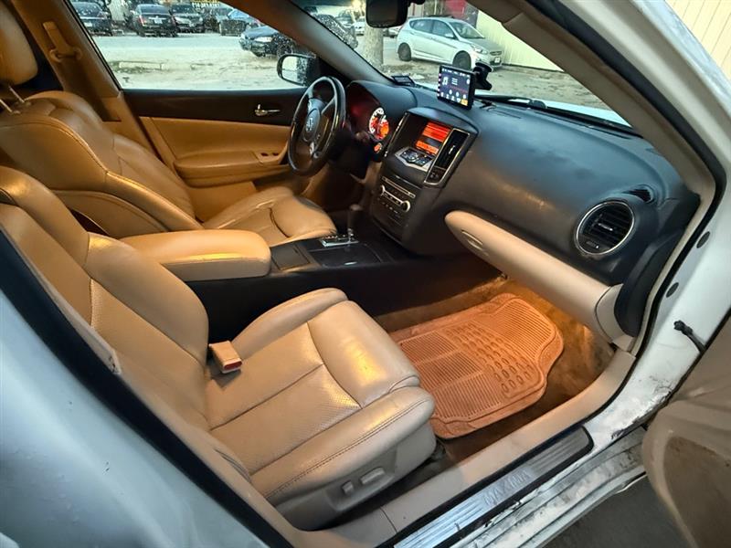 Nissan Maxima S 2012