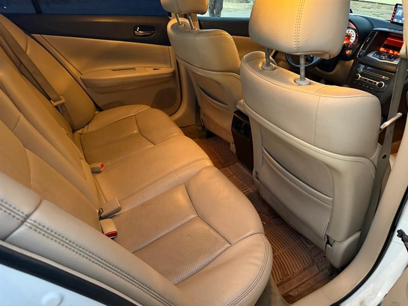 Nissan Maxima S 2012