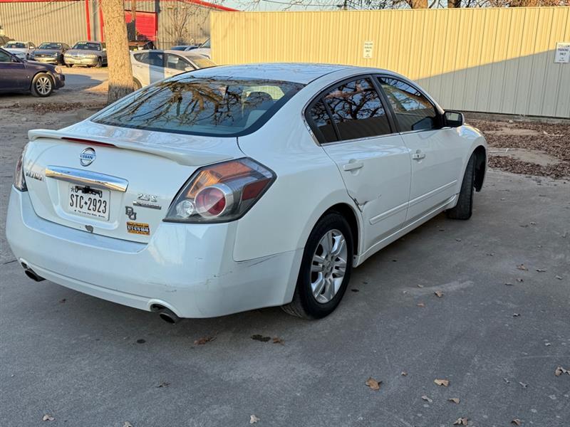 Nissan Altima  2011