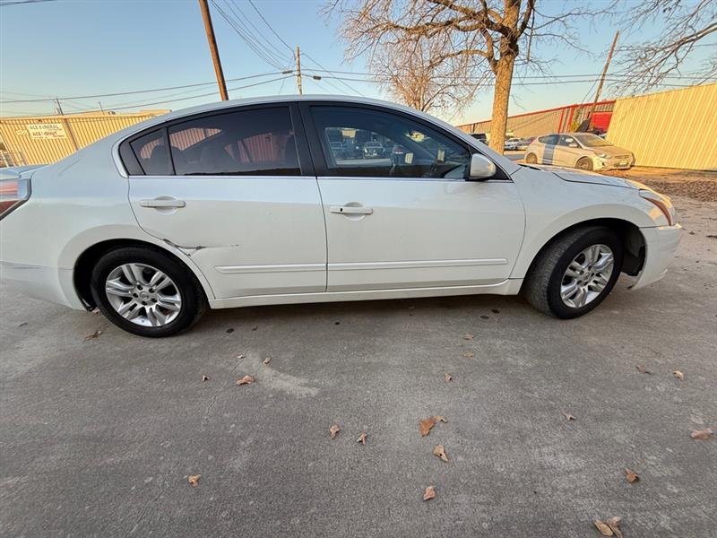 Nissan Altima  2011