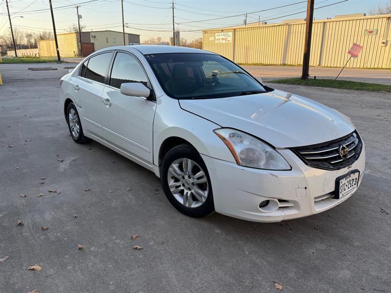 Nissan Altima  2011
