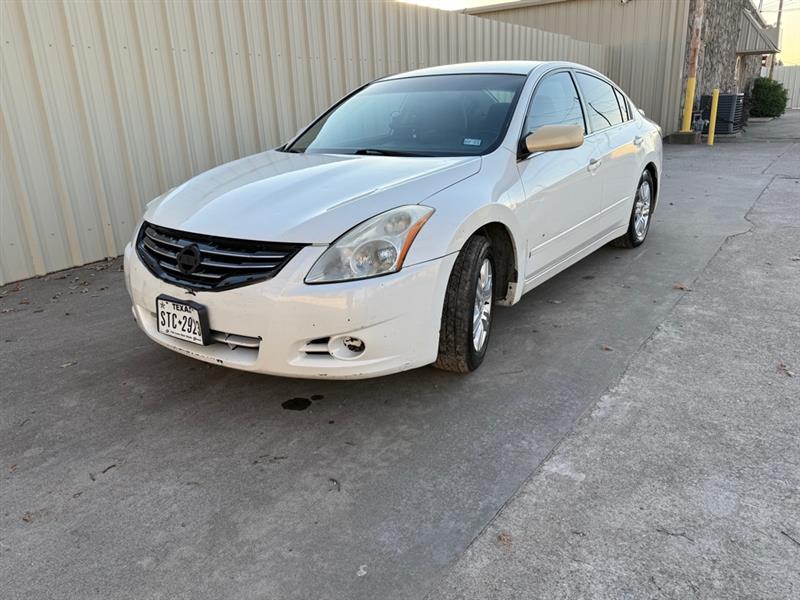 Nissan Altima  2011