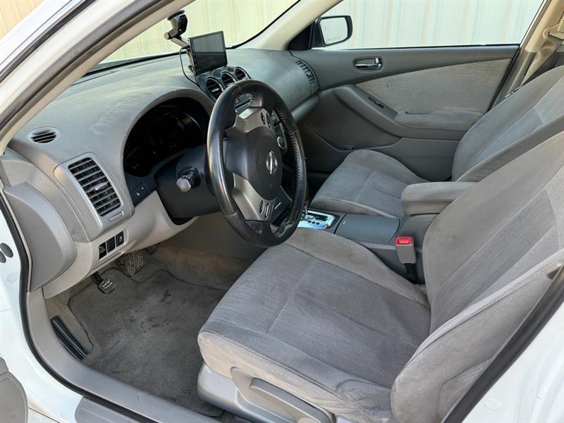 Nissan Altima  2011