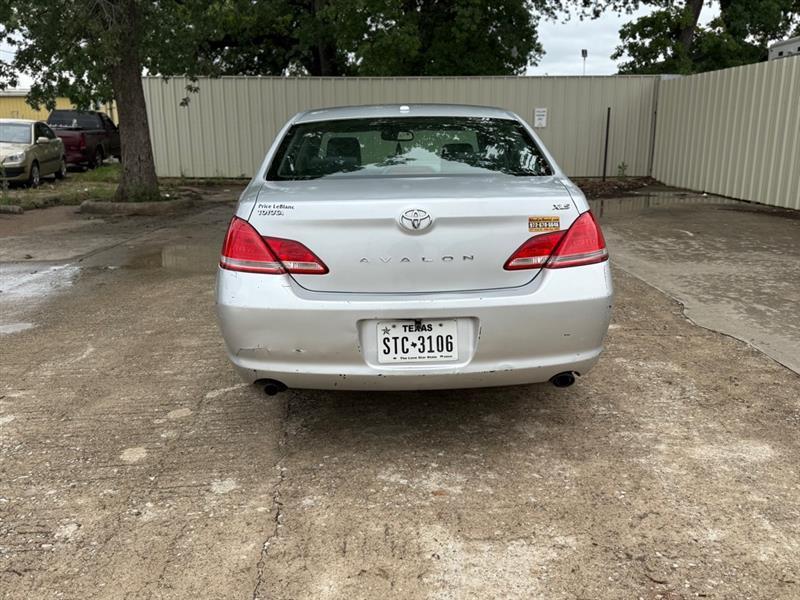 Toyota Avalon XL 2010
