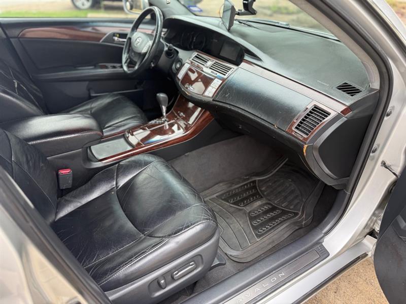 Toyota Avalon XL 2010