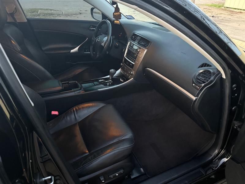 Lexus IS 250 RWD 2011