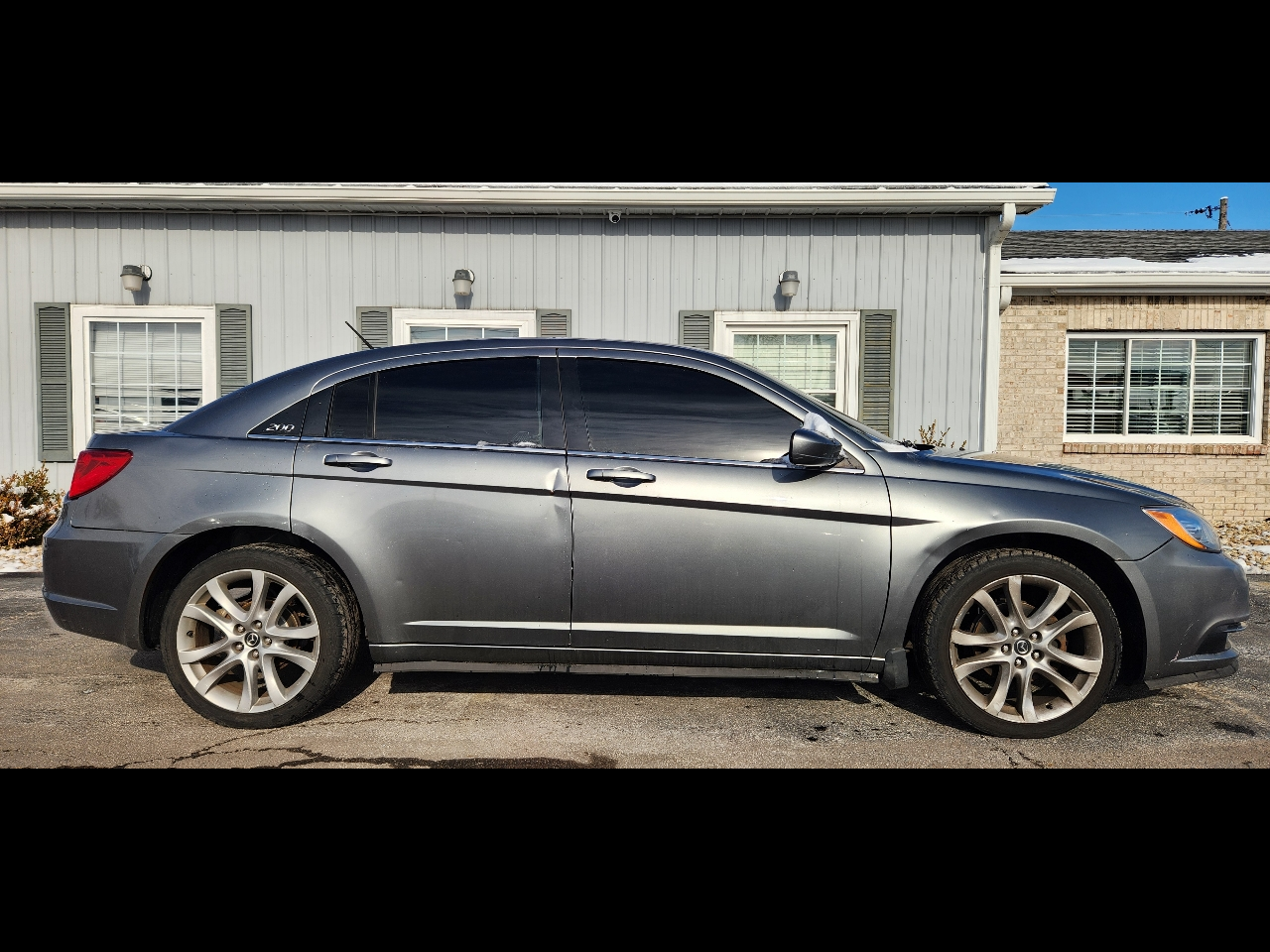 2013 Chrysler 200 Touring's photo