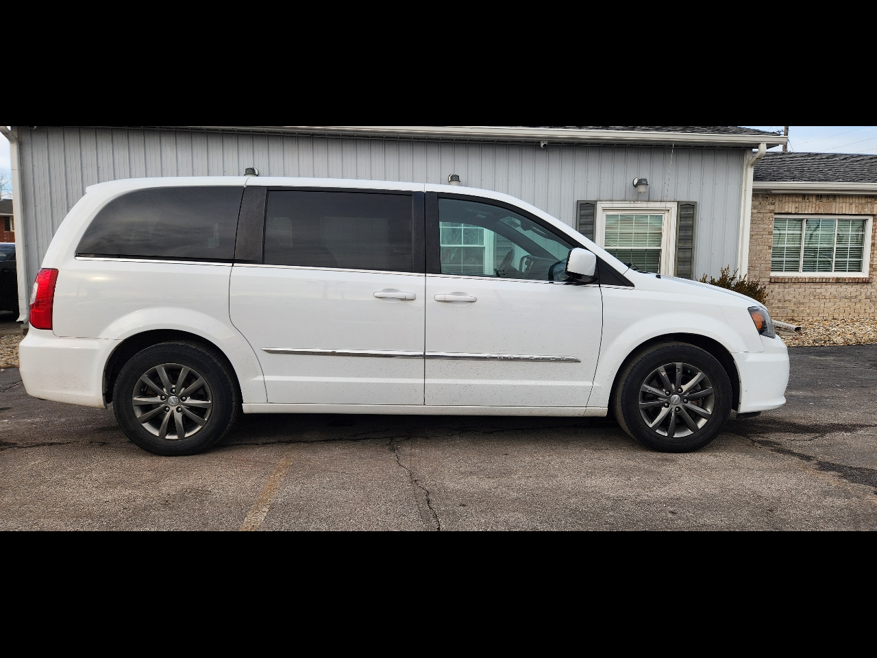 2016 Chrysler Town & Country Touring