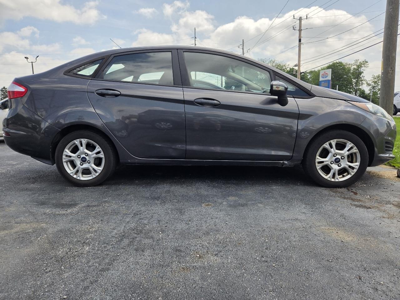 2015 Ford Fiesta SE Sedan