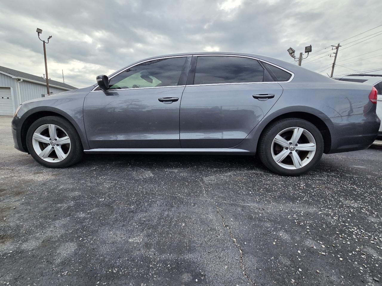 2013 Volkswagen Passat 2.5L SE w/Sunroof Auto PZEV's photo