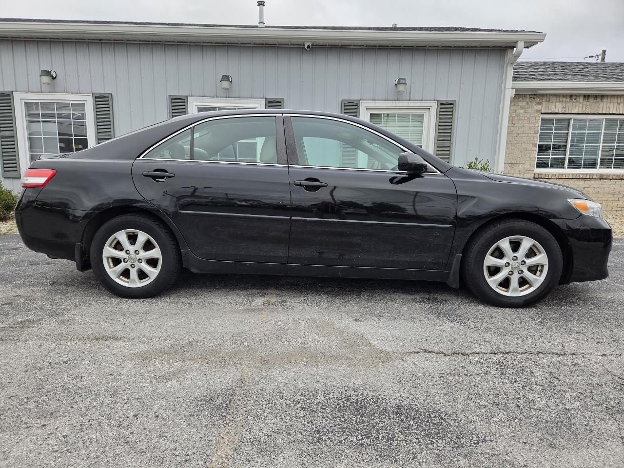 2011 Toyota Camry Base 6-Spd AT