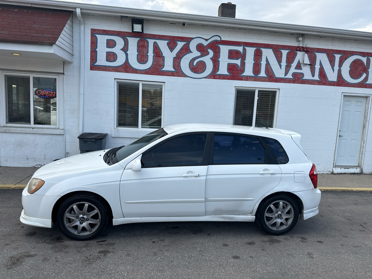 2005 Kia Spectra5 Base