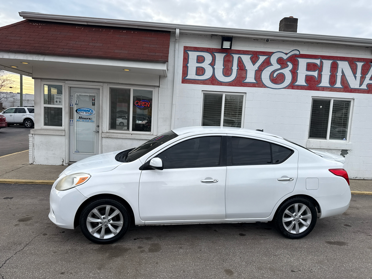 2014 Nissan Versa Sedan SL's photo