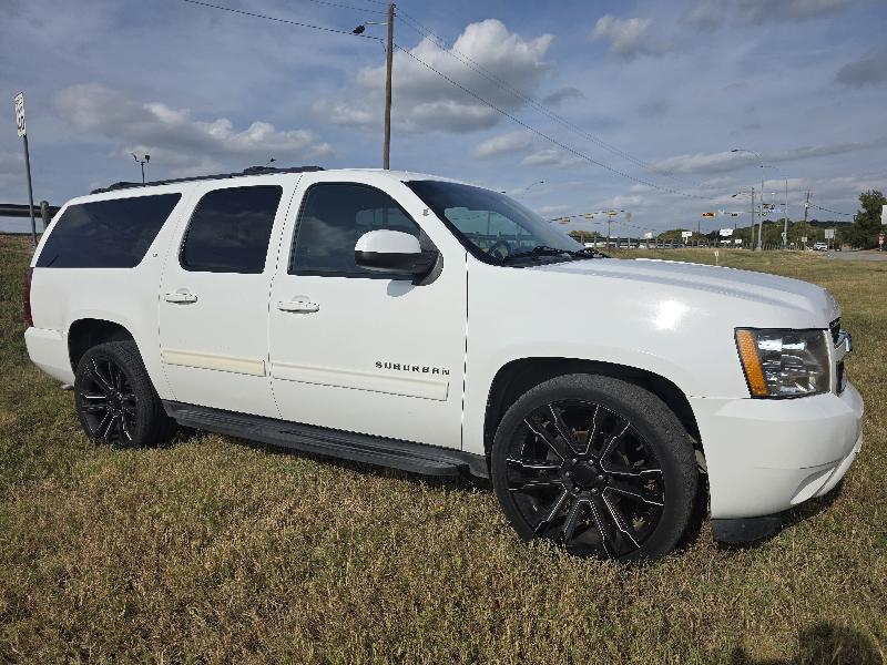 Chevrolet Suburban LT 1500 2WD 2013 Chevrolet Suburban LT 1500 2WD 2013