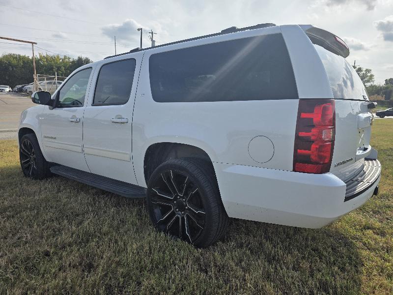 Chevrolet Suburban LT 1500 2WD 2013 Chevrolet Suburban LT 1500 2WD 2013