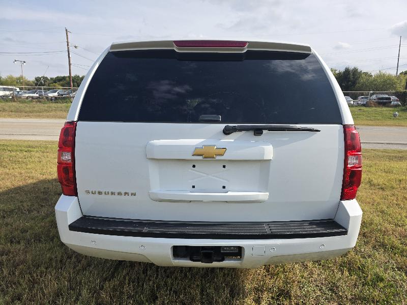 Chevrolet Suburban LT 1500 2WD 2013 Chevrolet Suburban LT 1500 2WD 2013