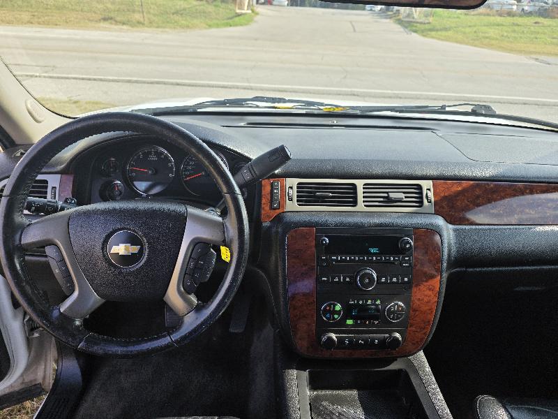 Chevrolet Suburban LT 1500 2WD 2013 Chevrolet Suburban LT 1500 2WD 2013