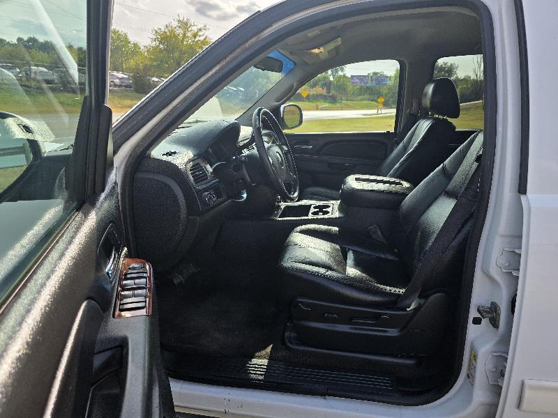 Chevrolet Suburban LT 1500 2WD 2013 Chevrolet Suburban LT 1500 2WD 2013